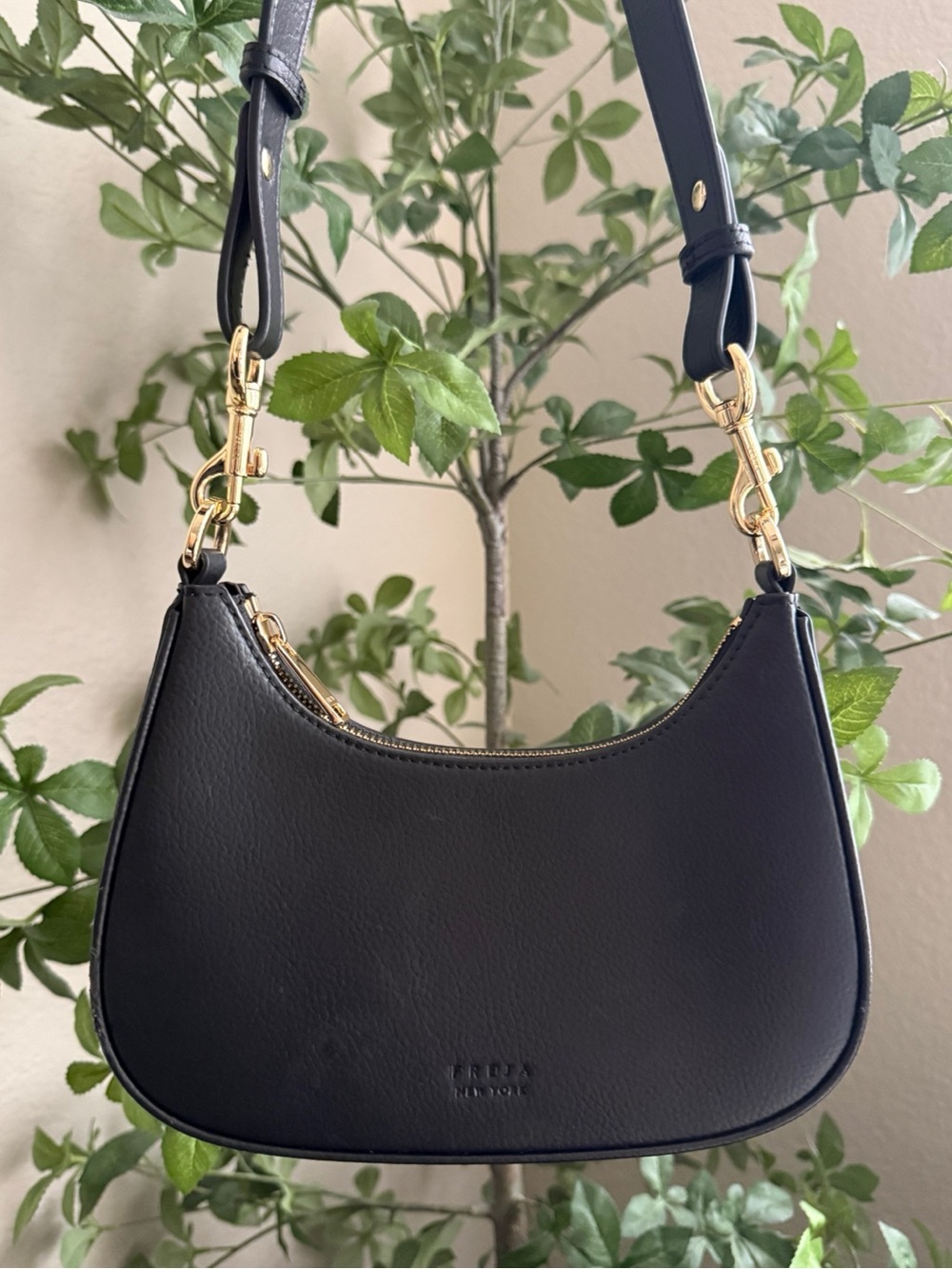 Freja New York Black Shoulder Bag